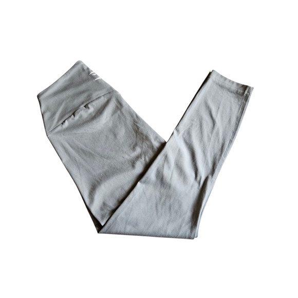 Gymshark Gray Leggings for Ultimate Comfort - Picture 3 of 14